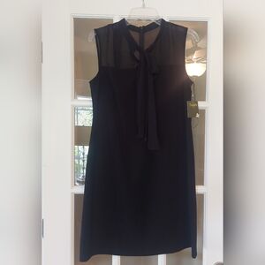 Dress size 8 NWT Taylor dress with beautiful mesh top and bow hanging. Zip back